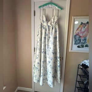 Beholden Anthropologie, white and blue flowers, size 10, worn once, dry cleaned